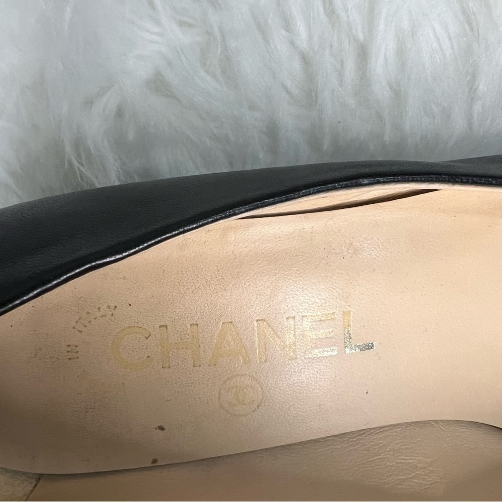 Chanel Black Lambskin Leather Pearl CC Logo Round Toe Low Block Heel Pump - 36C - Picture 16 of 16